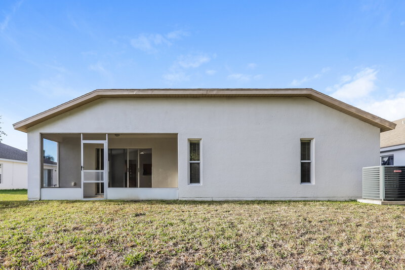 1,940/Mo, 25150 Lexington Oaks Blvd Wesley Chapel, FL 33544 Rear View