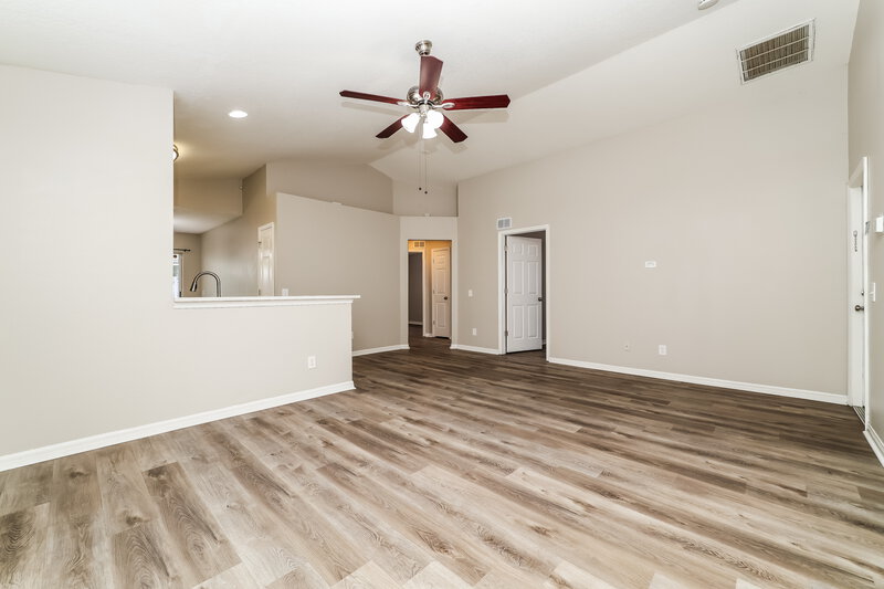 2,430/Mo, 14943 Deer Meadow Dr Lutz, FL 33559 Living Room View 2