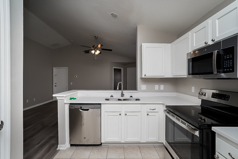 2,530/Mo, 14943 Deer Meadow Dr Lutz, FL 33559 Kitchen View