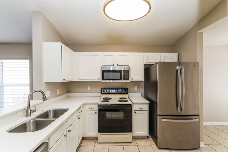 2,430/Mo, 14943 Deer Meadow Dr Lutz, FL 33559 Kitchen View