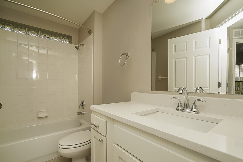 2,530/Mo, 14943 Deer Meadow Dr Lutz, FL 33559 Bathroom View