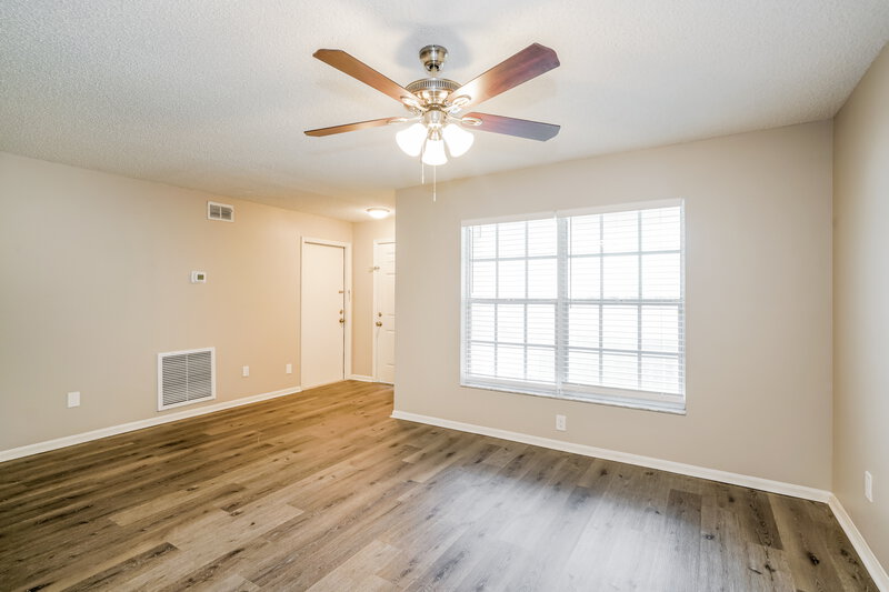 3,590/Mo, 1424 Dew Bloom Rd Valrico, FL 33594 Living Room View 2