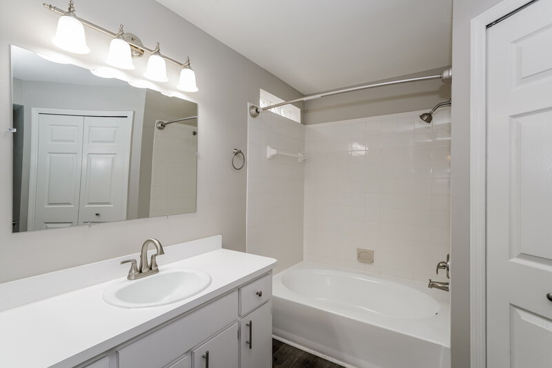 3,590/Mo, 1424 Dew Bloom Rd Valrico, FL 33594 Main Bathroom View