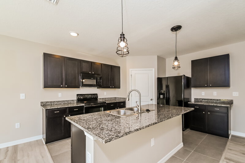 2,755/Mo, 12012 Gillingham Harbor Ln Gibsonton, FL 33534 Kitchen View