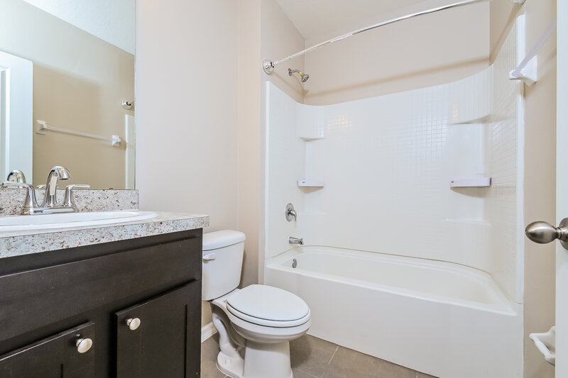 2,755/Mo, 12012 Gillingham Harbor Ln Gibsonton, FL 33534 Bathroom View