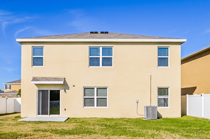 2,755/Mo, 12012 Gillingham Harbor Ln Gibsonton, FL 33534 Rear View