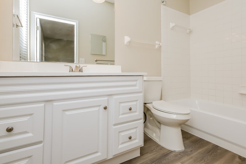1,930/Mo, 5213 Watson Rd Riverview, FL 33578 Bathroom View