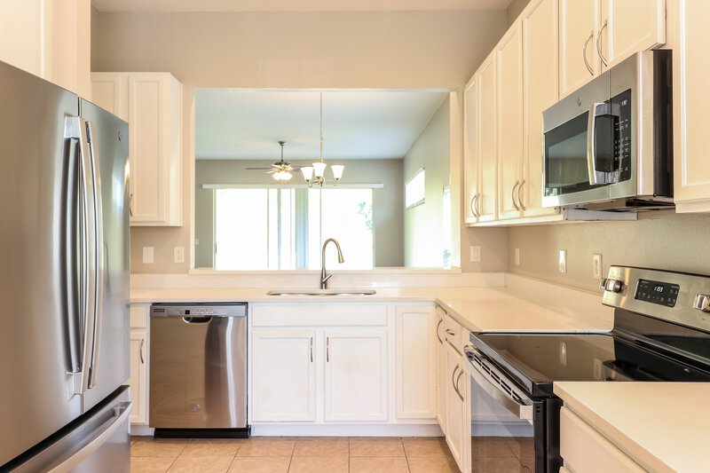 2,390/Mo, 30721 Pumpkin Ridge Dr Wesley Chapel, FL 33543 Kitchen View