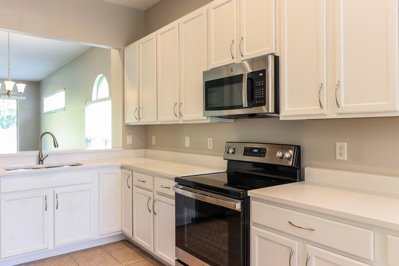 2,390/Mo, 30721 Pumpkin Ridge Dr Wesley Chapel, FL 33543 Kitchen View 2
