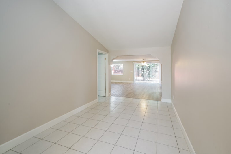 2,420/Mo, 3277 Fox Lake Dr Tampa, FL 33618 Living Room View