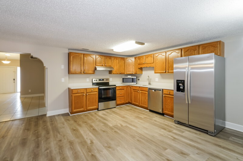 2,420/Mo, 3277 Fox Lake Dr Tampa, FL 33618 Kitchen View 2