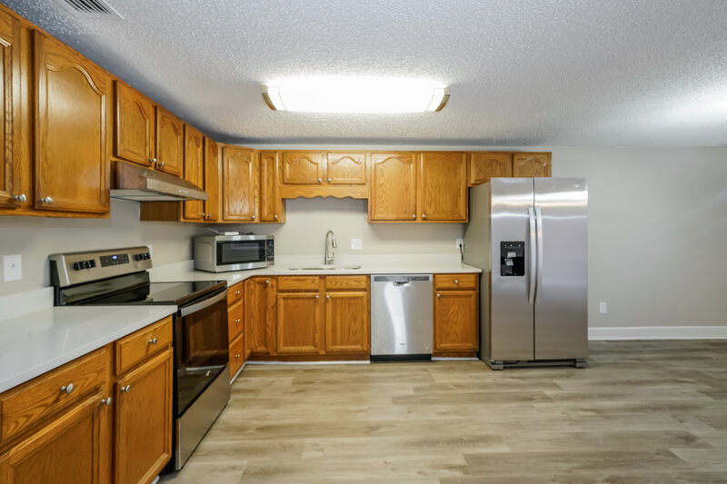 2,420/Mo, 3277 Fox Lake Dr Tampa, FL 33618 Kitchen View 3