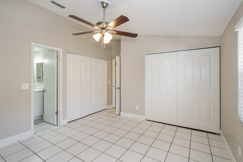 2,420/Mo, 3277 Fox Lake Dr Tampa, FL 33618 Main Bedroom View 2