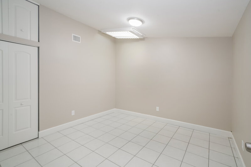 2,420/Mo, 3277 Fox Lake Dr Tampa, FL 33618 Bedroom View 2
