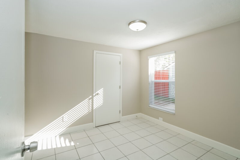 2,420/Mo, 3277 Fox Lake Dr Tampa, FL 33618 Bathroom View