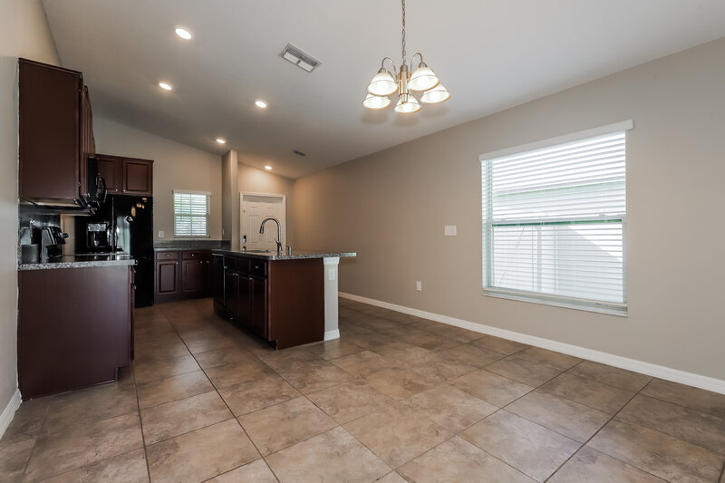 1,930/Mo, 7240 Salt River Ave Sun City Center, FL 33573 Dining Room View 2