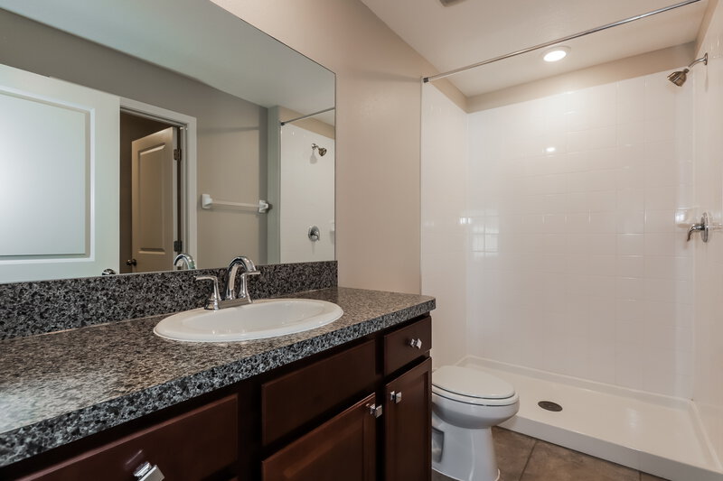 1,930/Mo, 7240 Salt River Ave Sun City Center, FL 33573 Main Bathroom View