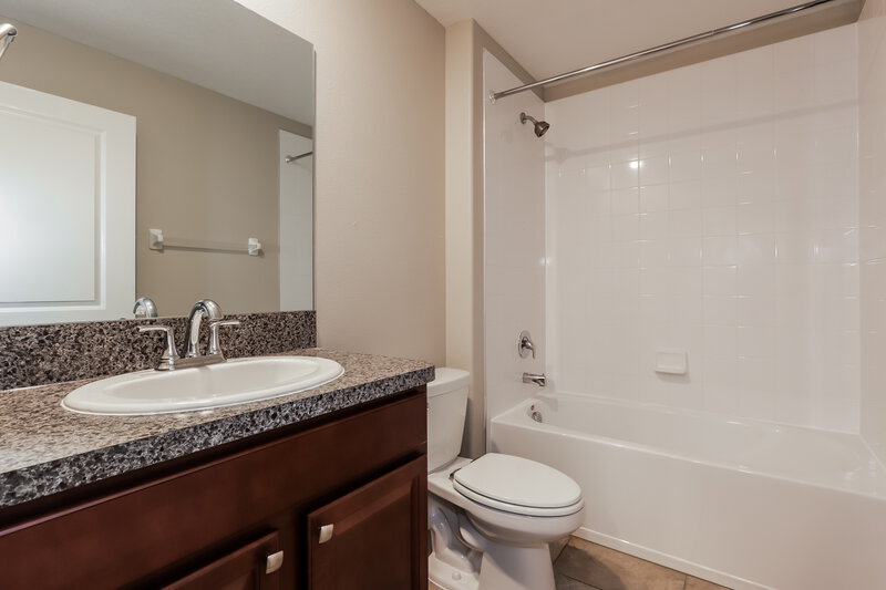 1,930/Mo, 7240 Salt River Ave Sun City Center, FL 33573 Bathroom View