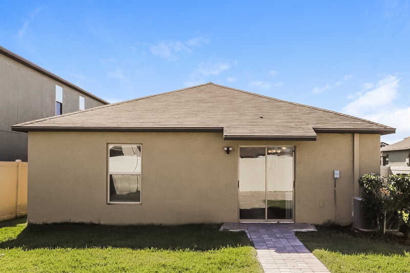 1,930/Mo, 7240 Salt River Ave Sun City Center, FL 33573 Rear View