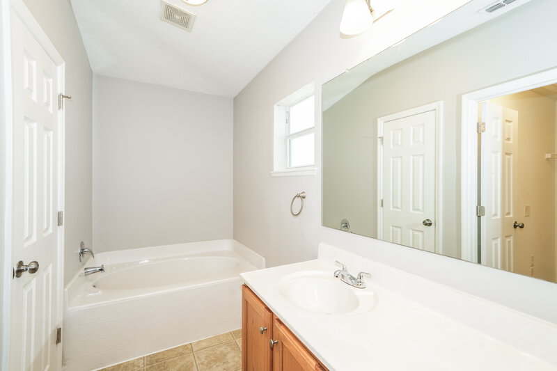 2,255/Mo, 3245 Bellericay Ln Land O Lakes, FL 34638 Main Bathroom View