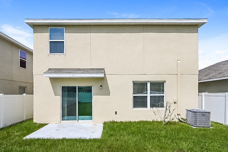 4,040/Mo, 10117 Mangrove Well Rd Ruskin, FL 33573 Rear View