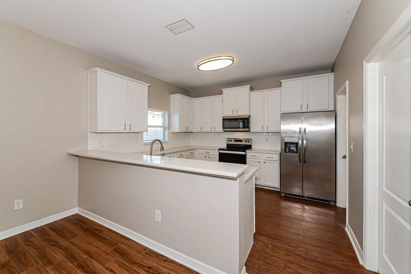 4,170/Mo, 608 19th St NW Ruskin, FL 33570 Kitchen View