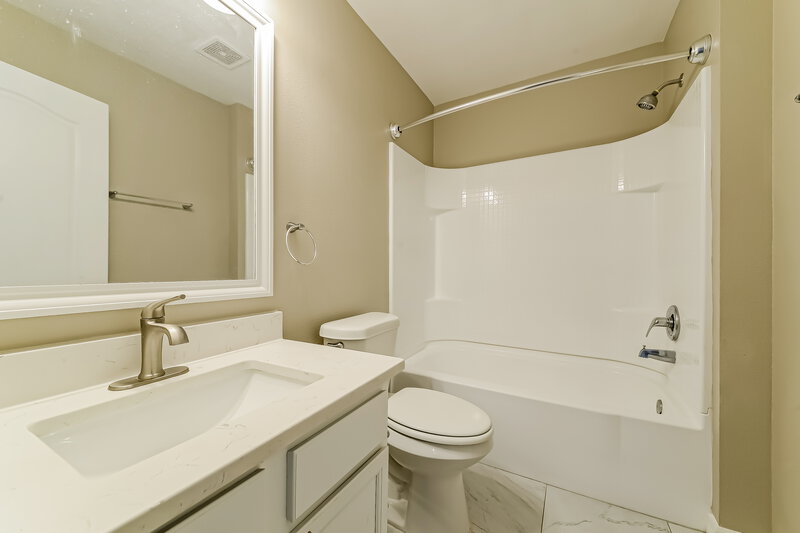 4,170/Mo, 608 19th St NW Ruskin, FL 33570 Bathroom View 2