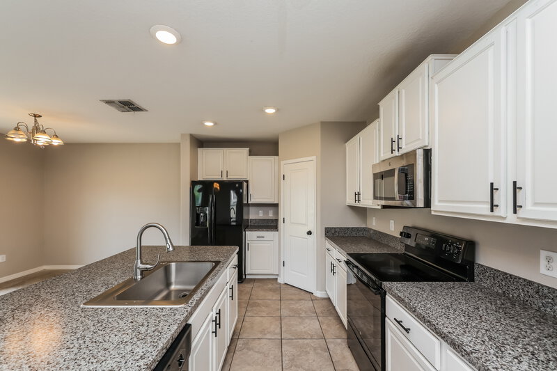 2,425/Mo, 15423 Dark Star Ln Ruskin, FL 33573 Kitchen View
