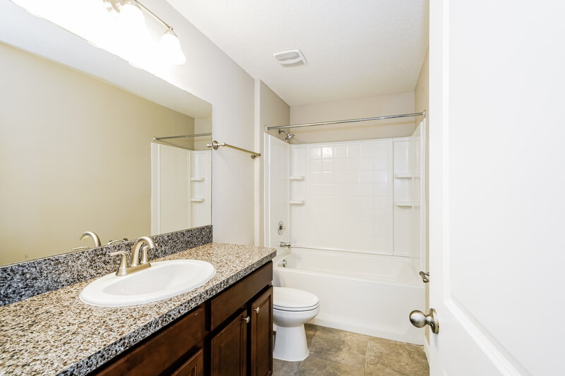 4,410/Mo, 15423 Dark Star Ln Ruskin, FL 33573 Bathroom View
