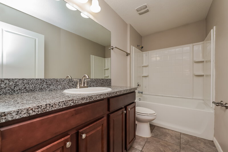 2,425/Mo, 15423 Dark Star Ln Ruskin, FL 33573 Bathroom View