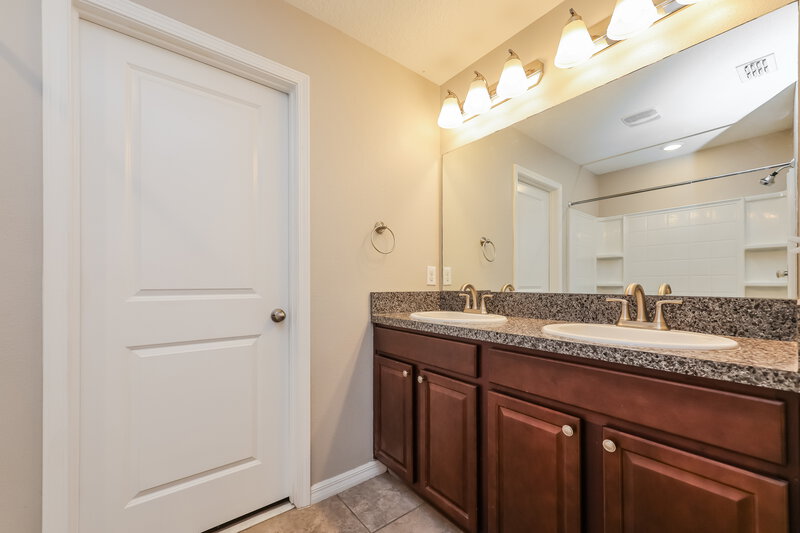 2,425/Mo, 15423 Dark Star Ln Ruskin, FL 33573 Bathroom View 2