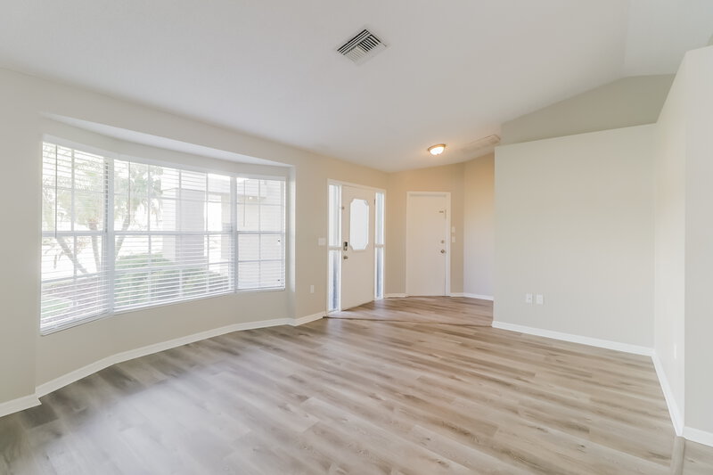 2,260/Mo, 4714 Meadowsweet Ct New Port Richey, FL 34653 Living Room View