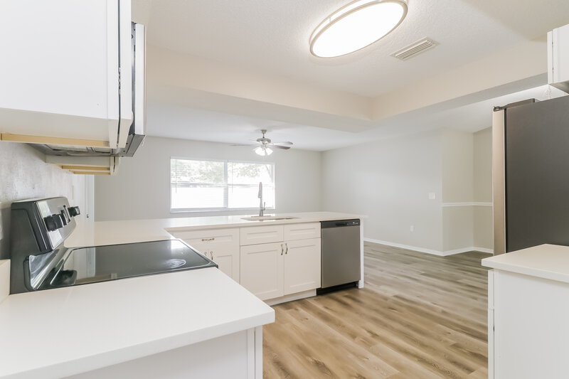 2,260/Mo, 4714 Meadowsweet Ct New Port Richey, FL 34653 Kitchen View 2
