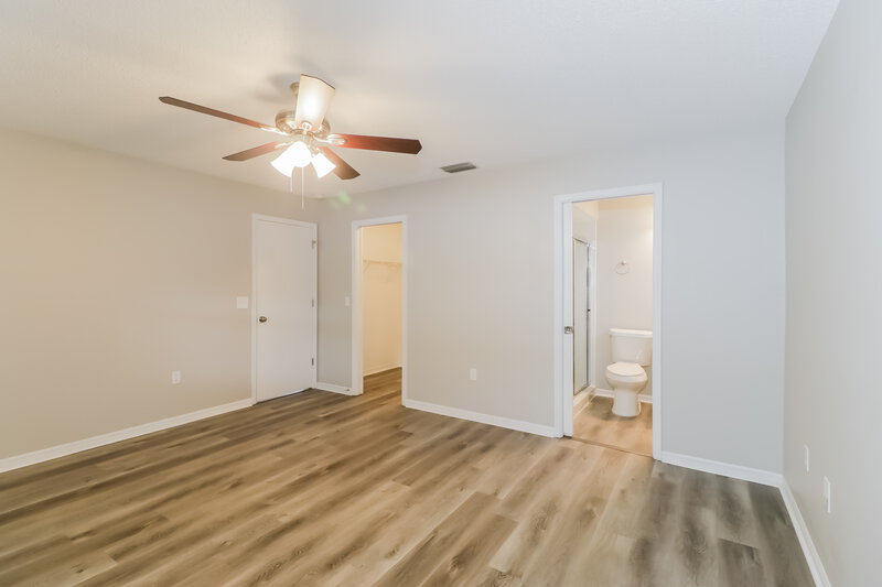 2,260/Mo, 4714 Meadowsweet Ct New Port Richey, FL 34653 Main Bedroom View