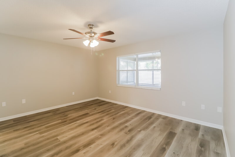 2,260/Mo, 4714 Meadowsweet Ct New Port Richey, FL 34653 Main Bedroom View 2