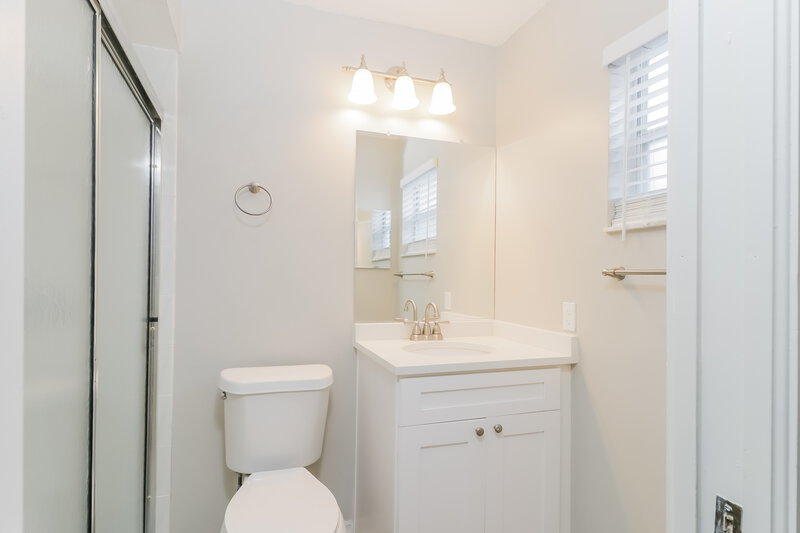 2,260/Mo, 4714 Meadowsweet Ct New Port Richey, FL 34653 Main Bathroom View