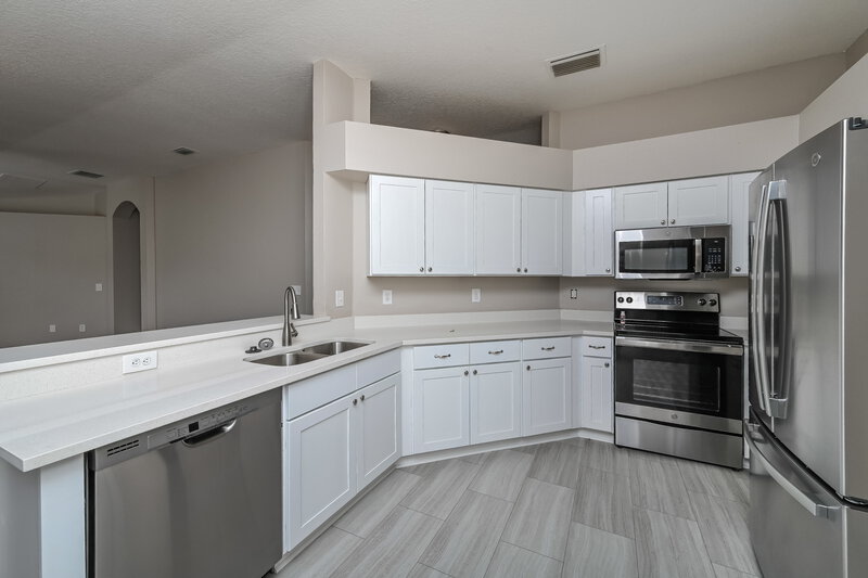 2,225/Mo, 17343 Mint Leaf Ln Land O Lakes, FL 34638 Kitchen View