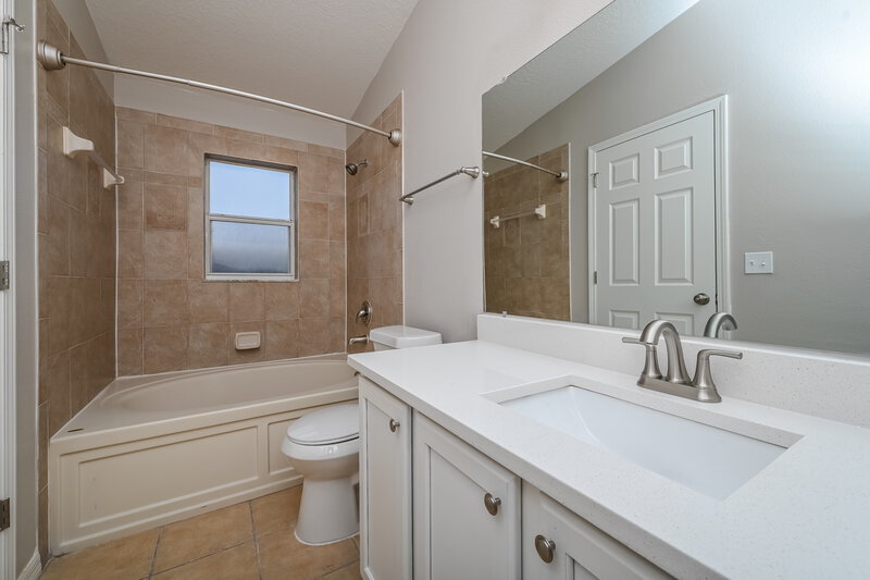 2,225/Mo, 17343 Mint Leaf Ln Land O Lakes, FL 34638 Main Bathroom View