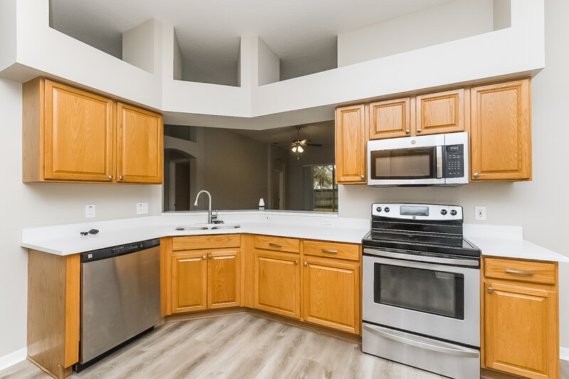 2,615/Mo, 9709 White Barn Way Riverview, FL 33569 Kitchen View