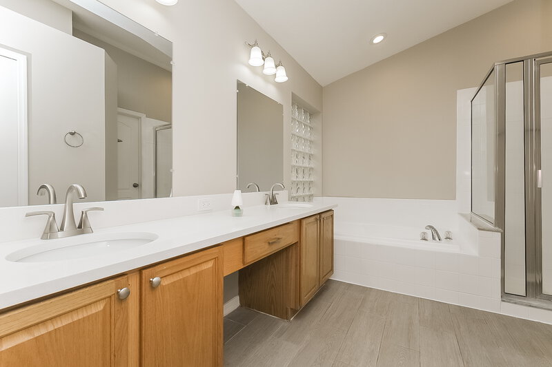 2,615/Mo, 9709 White Barn Way Riverview, FL 33569 Main Bathroom View 2