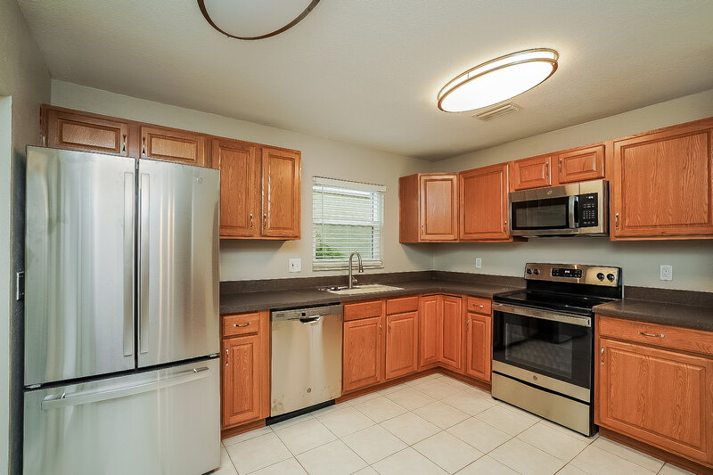 2,590/Mo, 1418 High Knoll Dr Brandon, FL 33511 Kitchen View 2