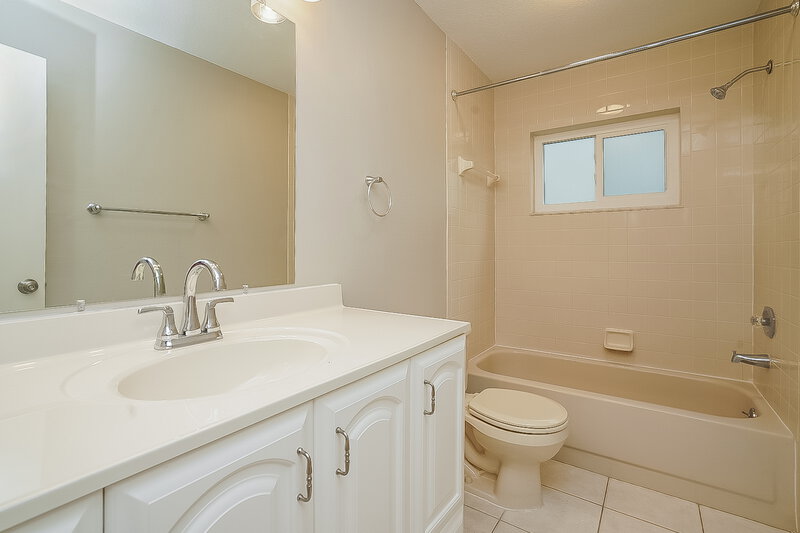 2,590/Mo, 1418 High Knoll Dr Brandon, FL 33511 Main Bathroom View