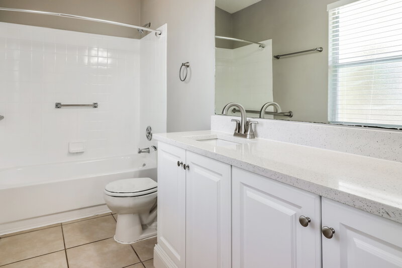 2,135/Mo, 5109 Corvette Dr Tampa, FL 33624 Main Bathroom View
