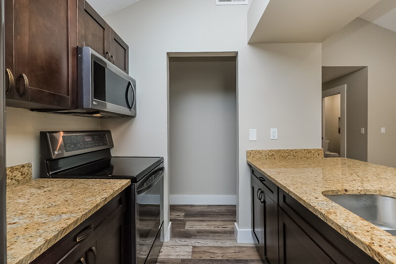 2,415/Mo, 3350 Peterborough Pl Palm Harbor, FL 34684 Kitchen View 3