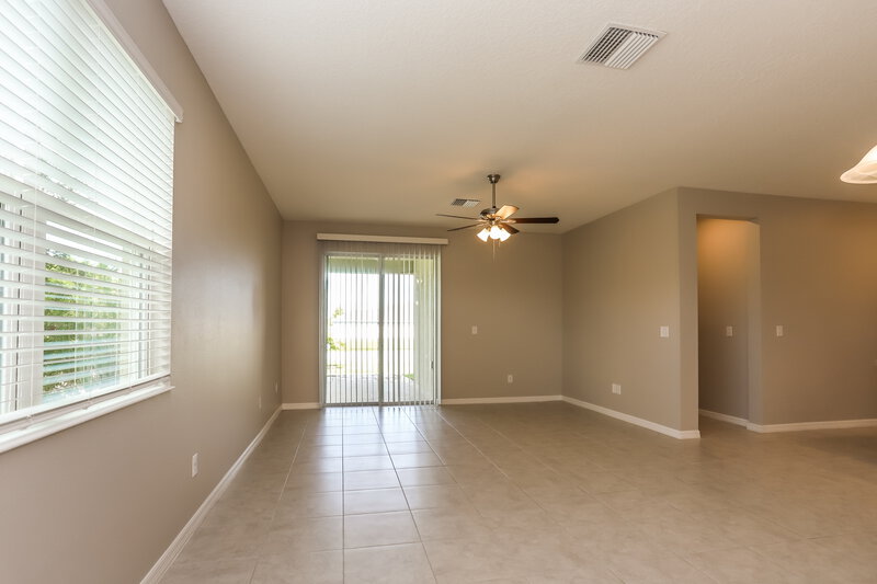 2,275/Mo, 11237 Gold Compass St Gibsonton, FL 33534 Living Room View