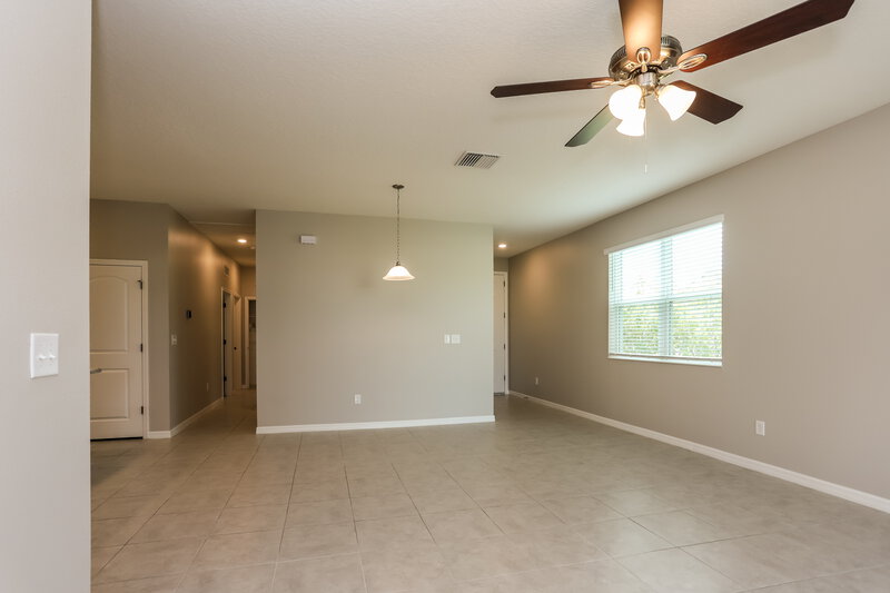 2,275/Mo, 11237 Gold Compass St Gibsonton, FL 33534 Living Room View 2