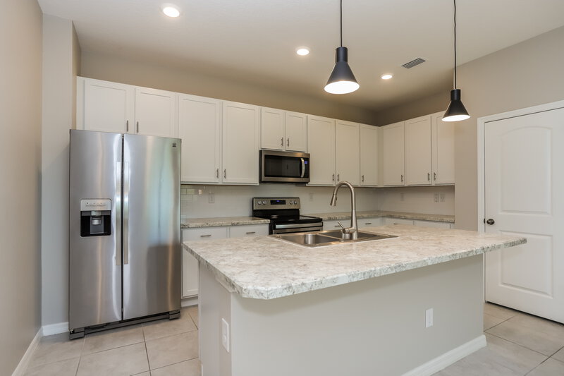 2,275/Mo, 11237 Gold Compass St Gibsonton, FL 33534 Kitchen View