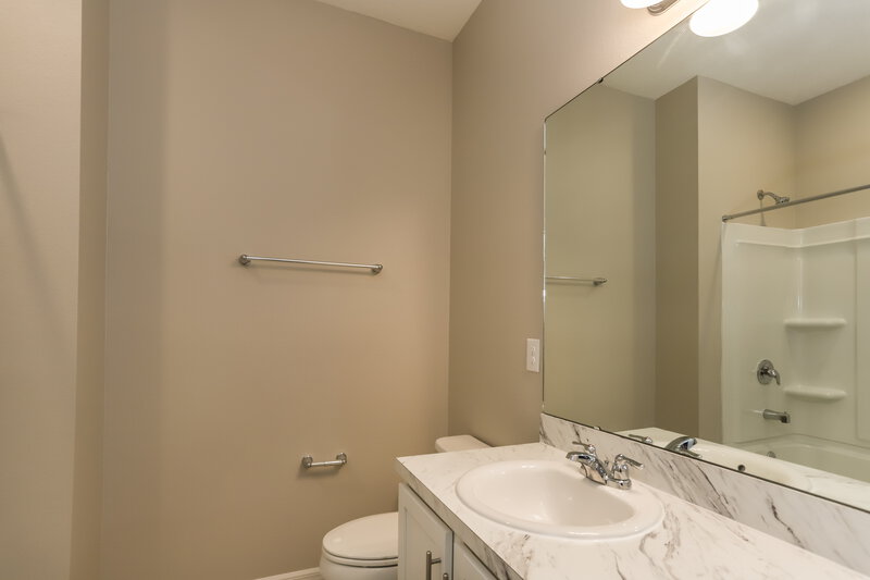 2,275/Mo, 11237 Gold Compass St Gibsonton, FL 33534 Bathroom View