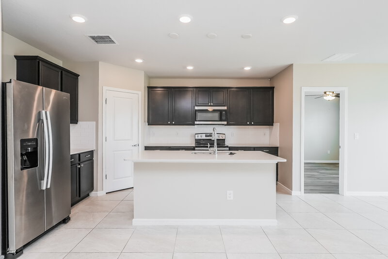 2,280/Mo, 1003 Coastal Hammock Ave Ruskin, FL 33570 Kitchen View