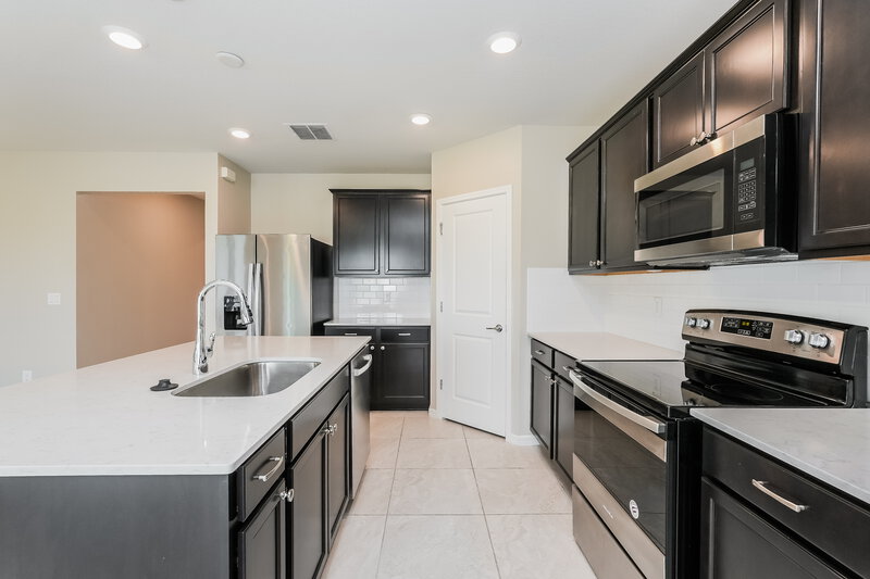 2,280/Mo, 1003 Coastal Hammock Ave Ruskin, FL 33570 Kitchen View 2